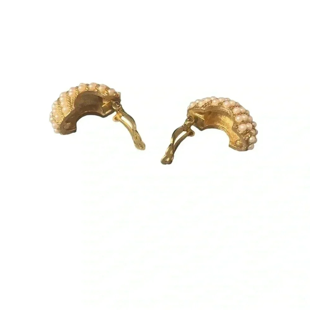 Vintage Tiny purls clip on earrings‎ - Picture 2 of 3